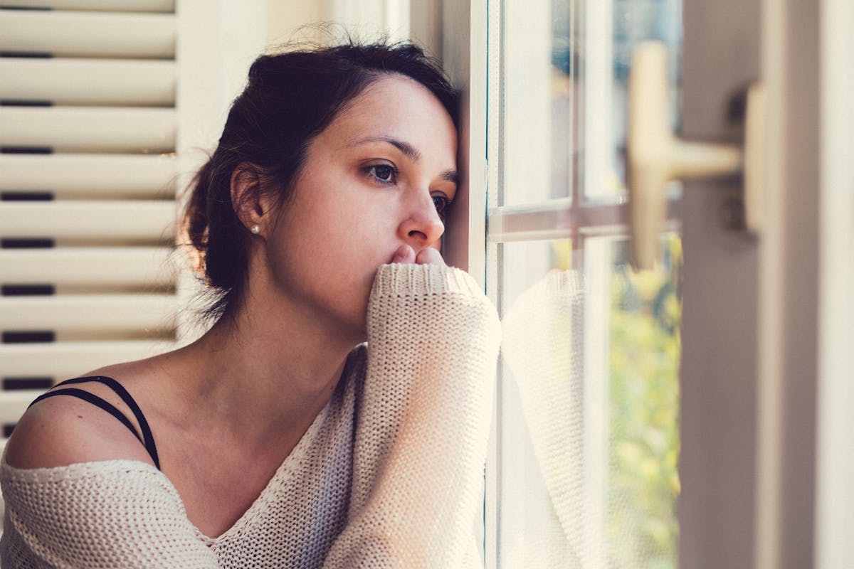 Comprendre l’agoraphobie : Causes, symptômes et traitements – À lire 
                Tout savoir sur l'agoraphobie
