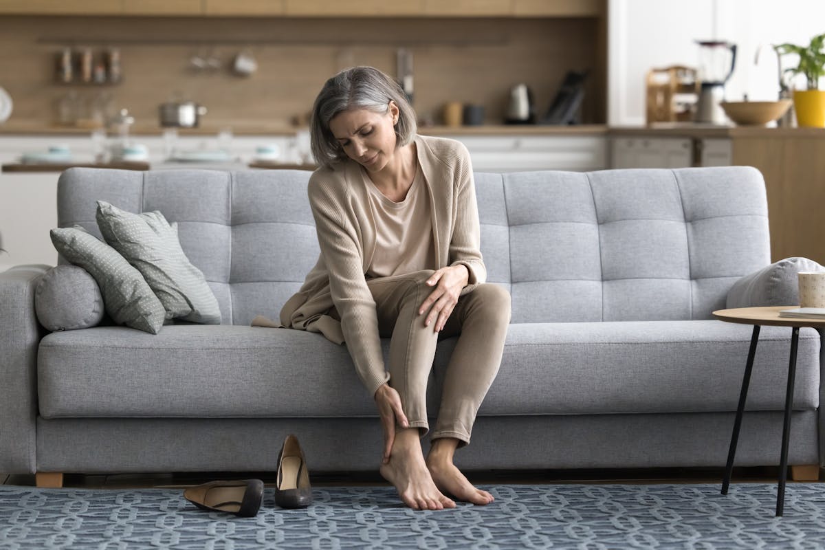 
                Contre les jambes lourdes, pensez à l'automassage du pied ! 
                            