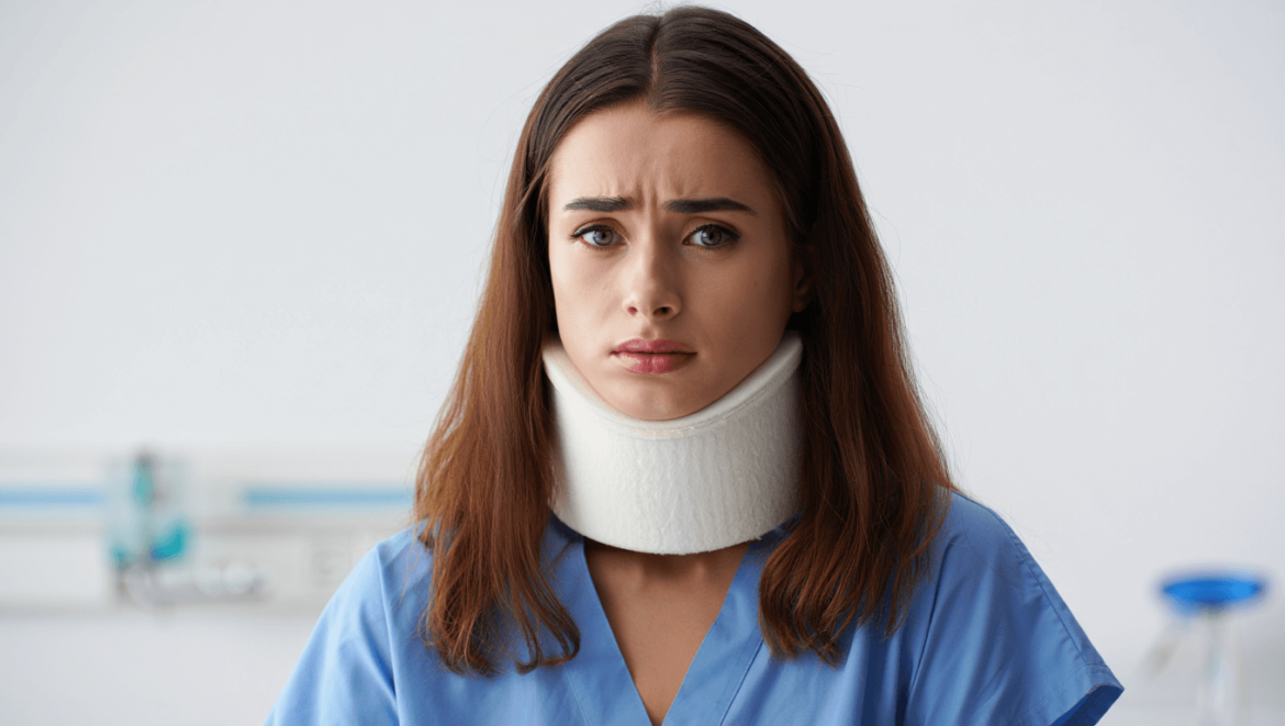 Bien ajuster une minerve cervicale : nos conseils pratiques