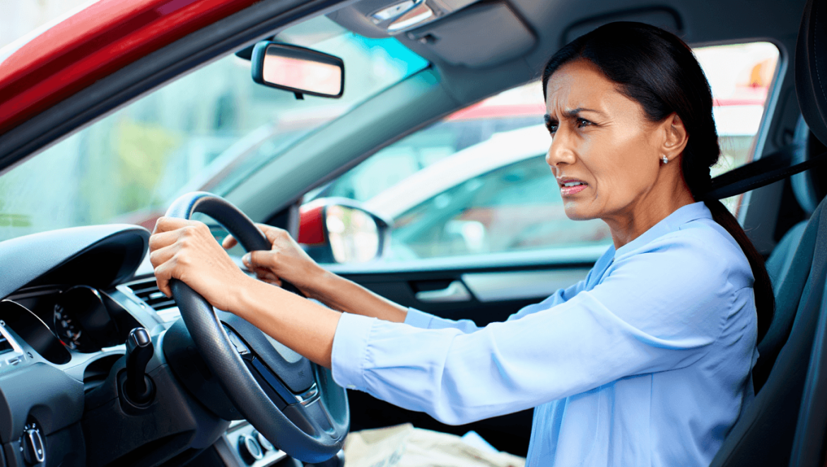Scoliose et voiture : conduite, douleurs, précautions… ce qu'il faut savoir